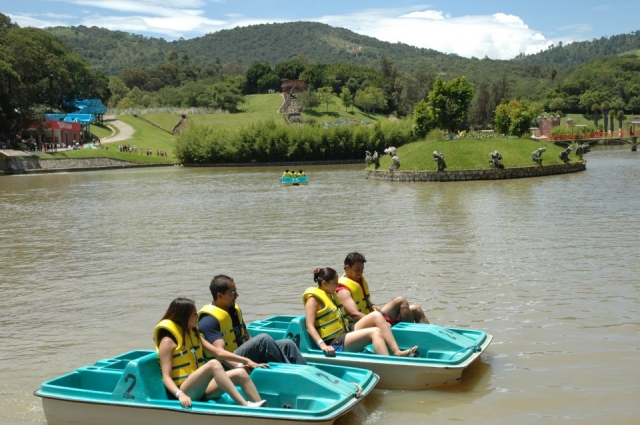  Pedal boats 